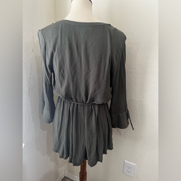 NWOT Motherhood maternity olive green 3/4 sleeve top size large - Picture 4 of 7